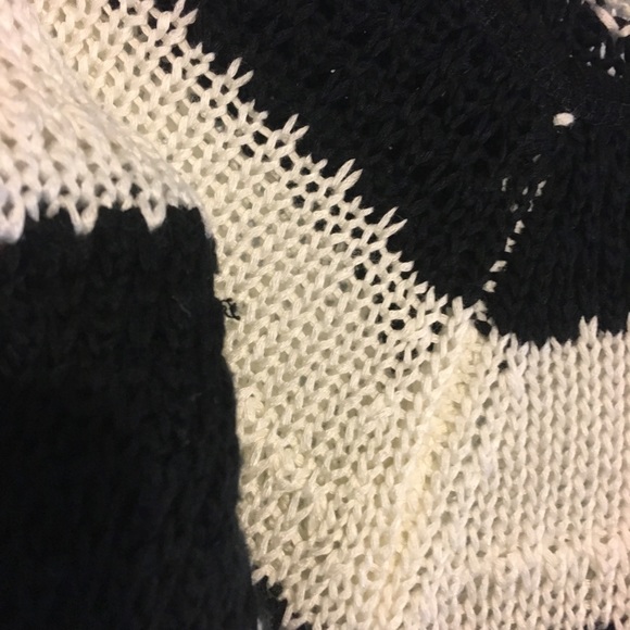RD Style Black and White Knit sweater - Picture 8 of 8